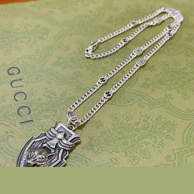 G*u*i necklaces